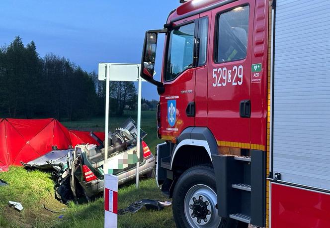 Tragiczny wypadek w Płociczu. Dwóch kierowców nie żyje