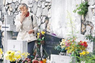 Babcia odwiedziła grób Madzi