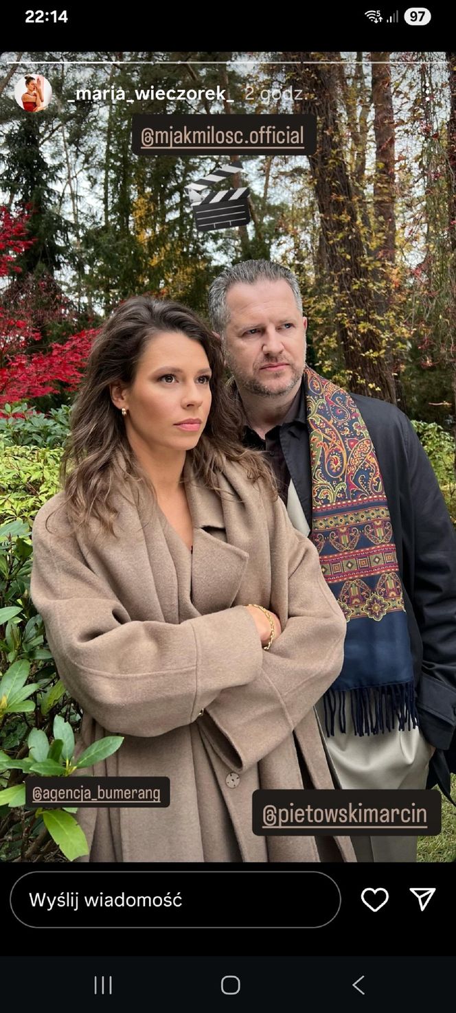 M jak miłość. Maria Wieczorek (Paulina Lipska), Jabłoński (Marcin Piętowski) na planie serialu