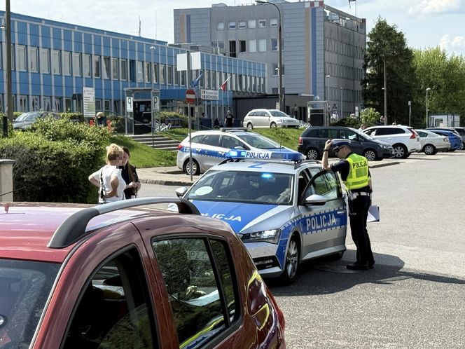 Kolizja na szpitalnym parkingu w Warszawie. Alkomat oszalał! Kierująca miała prawie 4 promile 