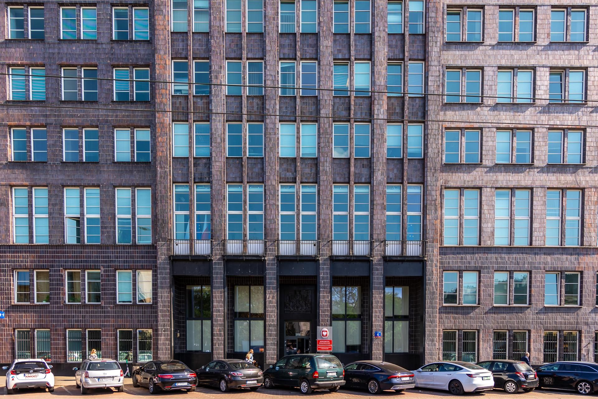 Orły na przedwojennych budynkach w Warszawie