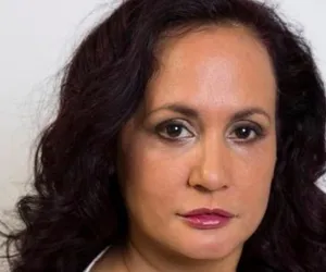 40 lat temu przestała się uśmiechać. Powód? Nie chce mieć zmarszczek