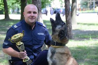 Jarika, suczka owczarka belgijskiego, po latach pracy w policji przeszła na emeryturę