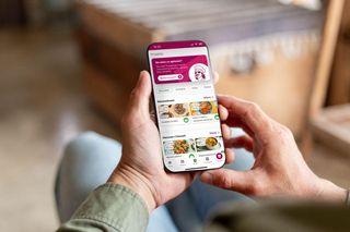 Frisco wprowadza wirtualnego asystenta AI. Analizuje dostępność produktów i aktualne promocje