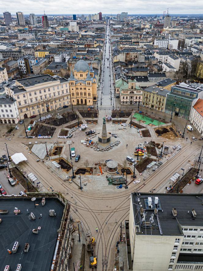 Plac Wolności na finiszu