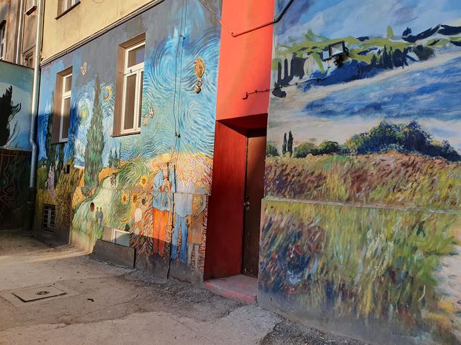 Mural, który oglądają turyści z całego świata, ma być zasłonienięty. Proszą prezydenta o pomoc 