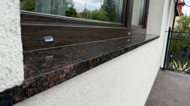 Parapet granitowy