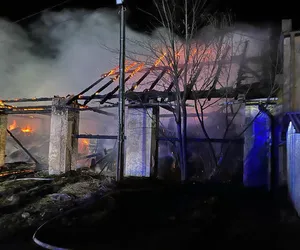 Potężny pożar w Simoradzu. Płonął budynek magazynowy jednego z przedsiębiorstw