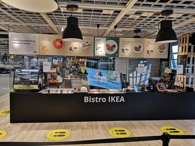 Słynne hot-dogi w IKEA Katowice powracają! Można je wziąć na wynos. Podobnie jak szwedzkie klopsiki. W zeszłym roku sprzedano ich 3,5 miliona!