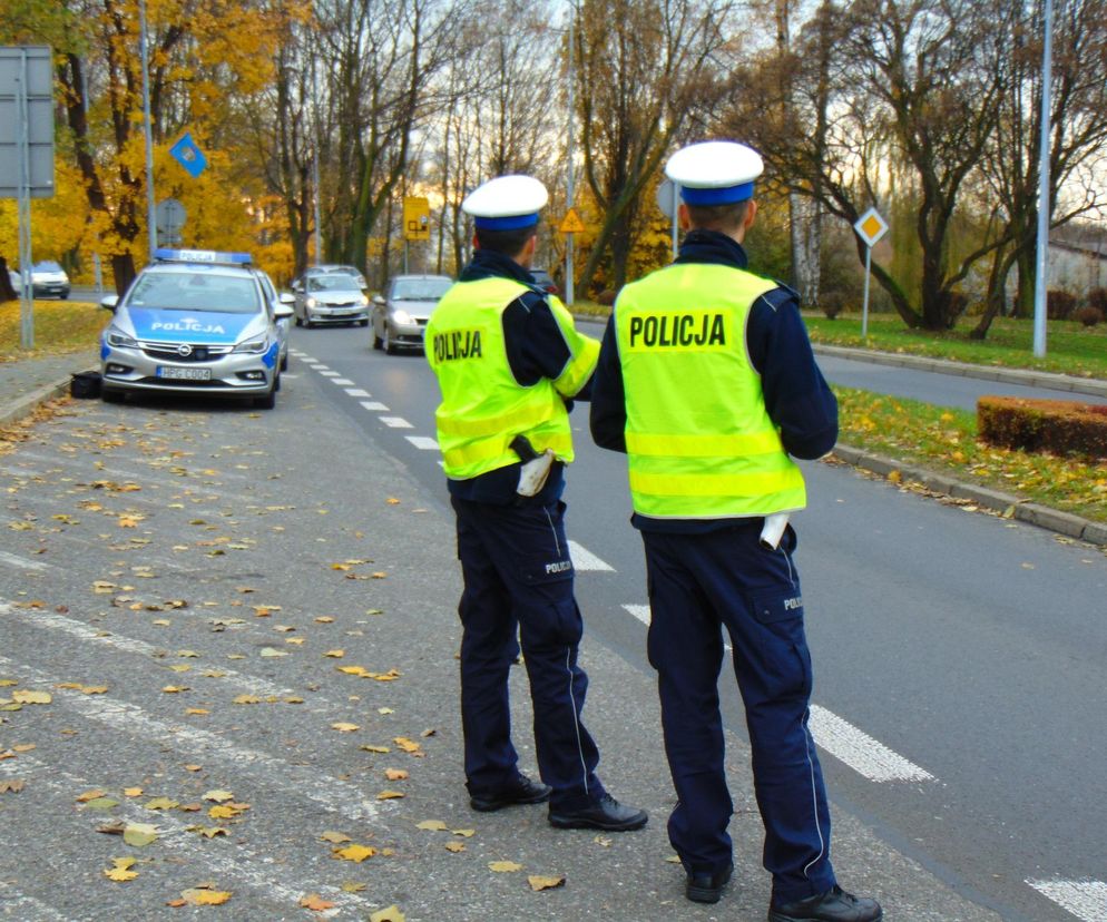 Jet długi weekend. Kierowcy uważajcie na drogach.  Przypomina policja