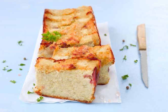 Babka ziemniaczana z kiełbasą i boczkiem