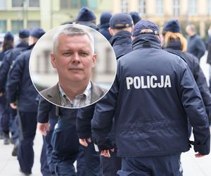 Z takiej broni bandyci strzelali do policjantów. Można ją kupić przez Internet bez pozwolenia!
