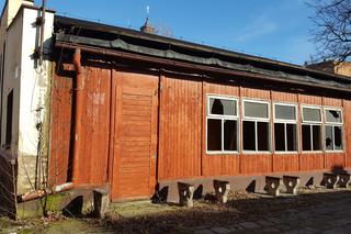 Lecą tynki i ściany. Ruszyły prace w budynku przyszłej biblioteki miejskiej 