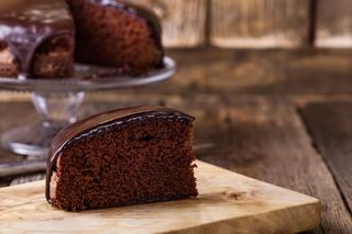 Szybkie ciasto czekoladowe łyżką mieszane. Najłatwiejszy przepis na doskonały deser 