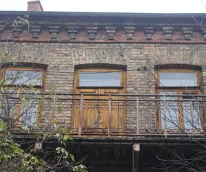 Opuszczona zabytkowa kamienica przy ul. Sienkiewicza w Białymstoku