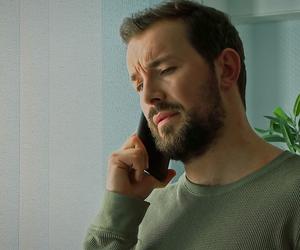 Barwy szczęścia odc. 2817. Marcin Kodur (Oskar Stoczyński)