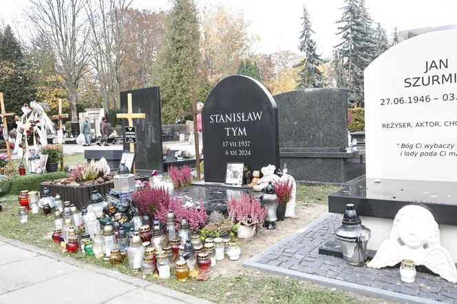 Tak wyglądają groby Zapasiewicza, Tyma, Kołaczkowskiej, Stoparczyk