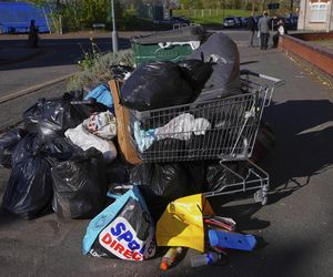 W. Brytania/ W Birmingham od miesiąca strajkują pracownicy wywożący śmieci, na ulicach szczury wielkości kota