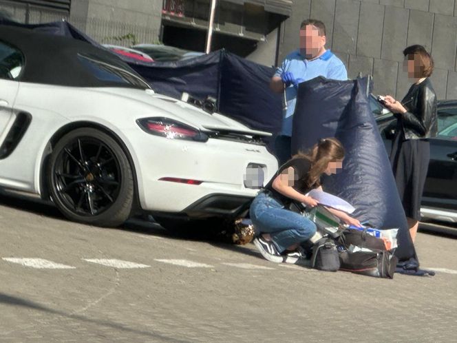  Makabra na Ochocie. Zwłoki w luksusowym białym Porsche. Na miejscu prokurator