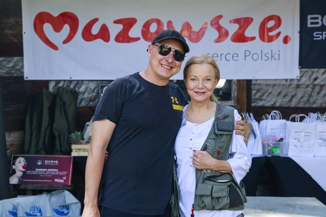 Jacek Rozenek z żoną i trzema "bestiami", syn Łącz bez koszulki, a Jarosińska - nieprzyzwoicie... skromna. Aktorzy łowią!