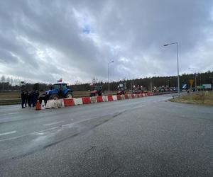 Protest rolników na węźle A2 Zgierz. Jak długo droga będzie zablokowana?