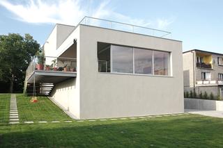 Metamorfoza domu-kostki z lat 60. w Łaziskach Górnych (woj. śląskie)