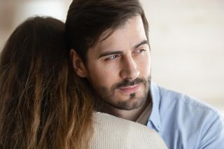 Wszyscy mu ulegamy. Efekt halo może zrujnować twoje życie towarzyskie i zawodowe