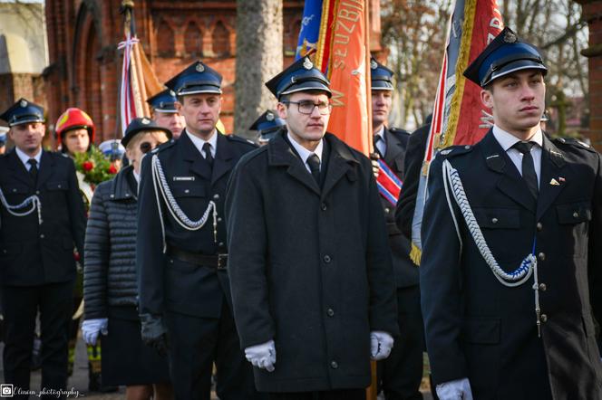 Tłumy na pogrzebie Pawła. Dziennikarz i druh OSP spoczął na cmentarzu we Włocławku