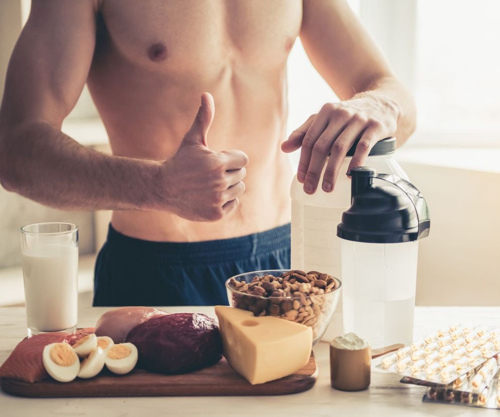 W diecie kulturystycznej ważne jest, by dostarczać organizmowi dobrze przyswajalne proteiny z jajek i mięsa.