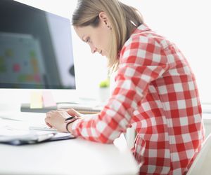 Ćwiczenia prostujące plecy, czyli sposoby na oduczenie się garbienia