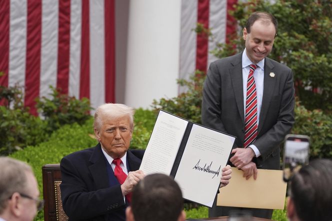 Trump ogłosił kolosalne cła. Tak ostro jeszcze nie było! "To bomba wymierzona w świat"