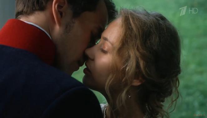 	Cena wolności. Polina (Tatjana Babienkowa), Dymitr (Artem Kryłow)