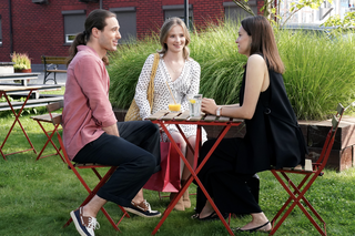 Barwy szczęścia, odcinek 2759: Sofia (Valeri Guliaieva), Cezary Rawicz (Marcel Opaliński), Natalia (Maria Dejmek)