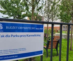 Park imienia Wisławy Szymborskiej przy ulicy Karmelickiej w Krakowie