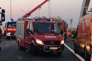 Wypadek na S8, TIR wjechał w drogowców