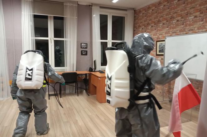 Powyborcza dezynfekcja w Braniewie. Strażacy - ochotnicy odkazili lokale wyborcze