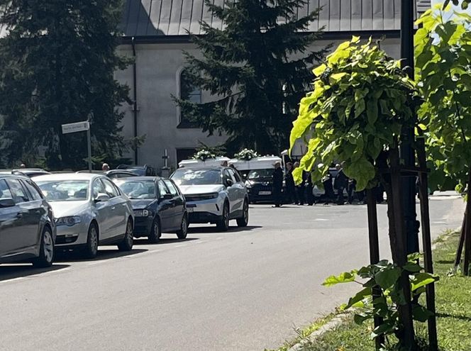  Pogrzeb rodzeństwa w Tuszowie Narodowym. Dominika i Grzegorz zginęli w wypadku. Trafili na pijanego kierowcę lawety