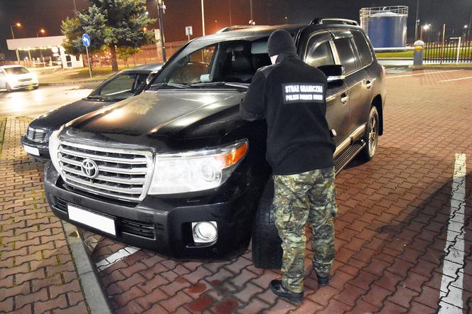 Skradziona Toyota Land Cruiser odzyskana w Terespolu. Funkcjonariusze Straży Granicznej ujawnili przerobiony VIN
