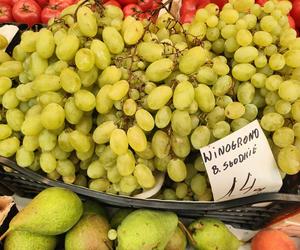 Winogrona na łódzkich targowiskach i w marketach. Sprawdź, ile kosztują [ZDJĘCIA]