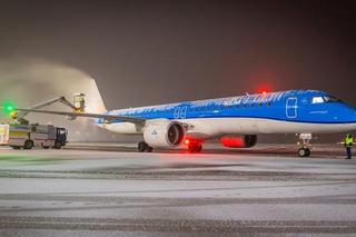 Katowice Airport. Odladzanie samolotów na lotnisku w Pyrzowicach 