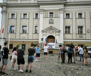 Manifestacja przeciwko niechęci do imigrantów w Lesznie 