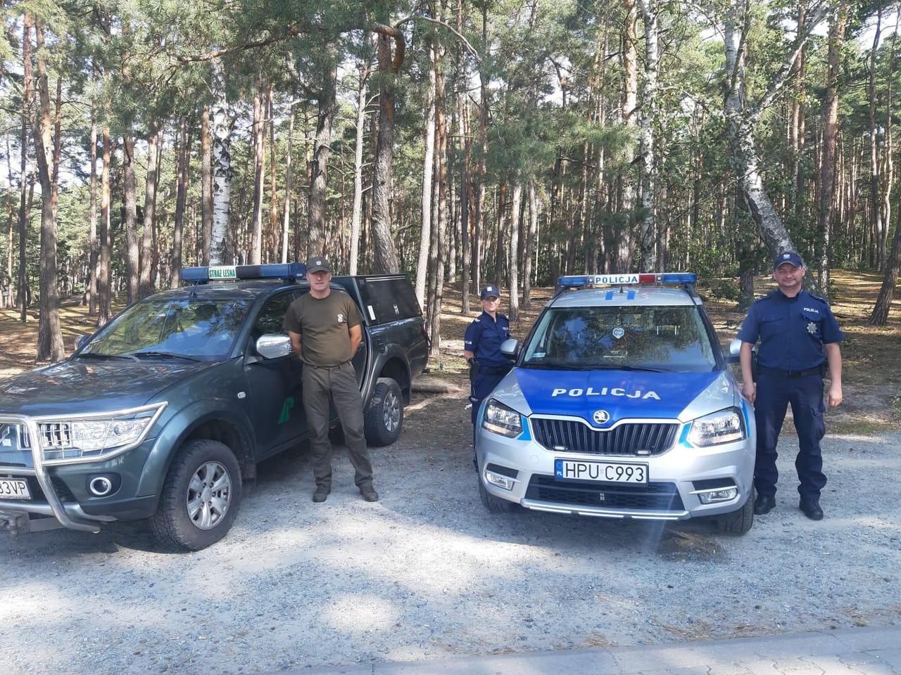 Zabieraj grzyby, ale też śmieci - przypominają policjanci i leśnicy z Ostrzeszowa