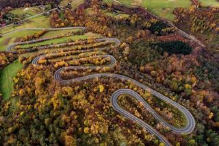 Najbardziej kręta droga w Polsce - 18 ostrych zakrętów na serpentynach w Bieszczadach