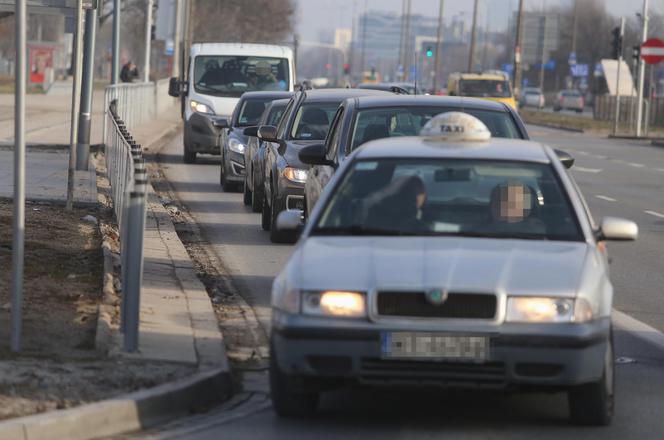 Utrudnienia w ruchu na rogu Połczyńskiej i Powstańców Śląskich