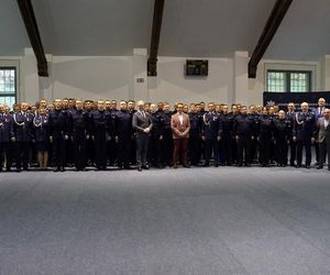 Nowi policjanci wypowiedzieli słowa przysięgi. Na Warmii i Mazurach rekrutacja wciąż trwa [ZDJĘCIA]