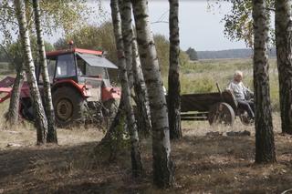 Rolnicy. Podlasie. Andrzej z Plutycz wjechał traktorem w bagno. Ale wtopa!
