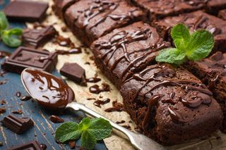 Klasyczne brownie odeszło w zapomnienie. Z orzechowym kremem smakuje wyjątkowo 