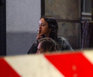 Monika Brodka winko papierosek i taksówka