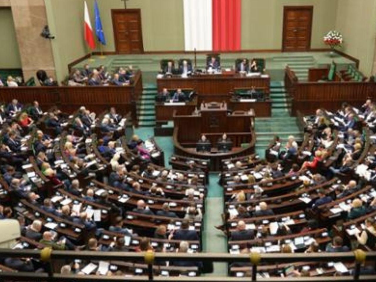 Najnowszy sondaż partyjny. Eksperci wskazują na wpływ kampanii prezydenckiej