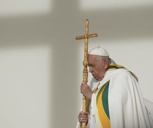 Wierni modlą się za Papieża Franciszka